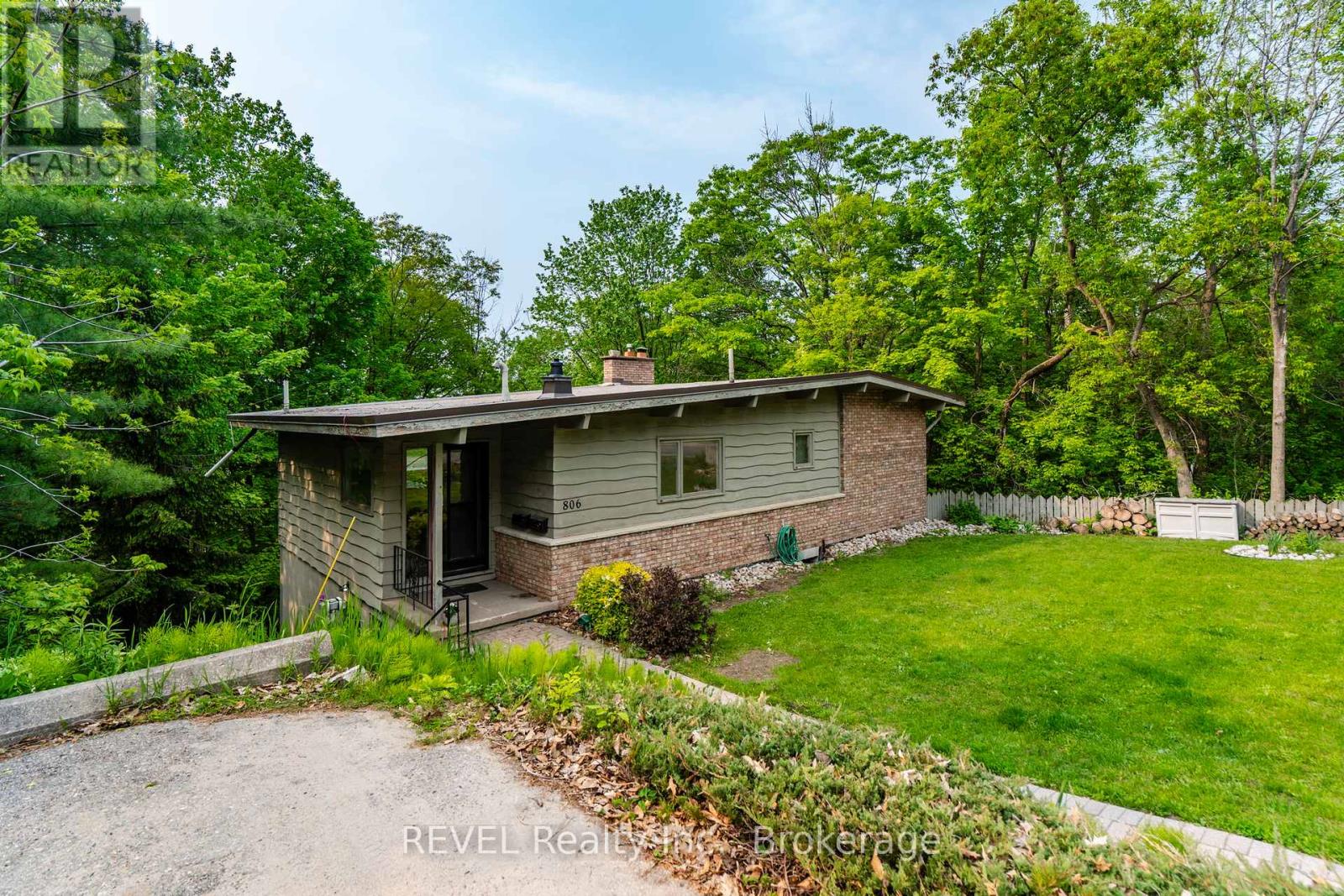 806 Victoria Street, Midland, Ontario  L4R 1B6 - Photo 1 - S12868104