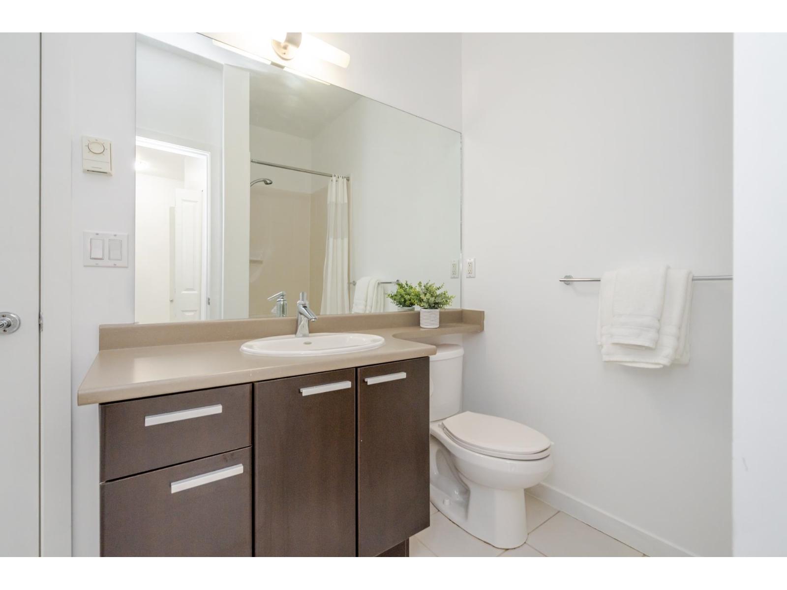 405 10455 University Drive, Surrey, British Columbia  V3T 0A5 - Photo 5 - R3098188