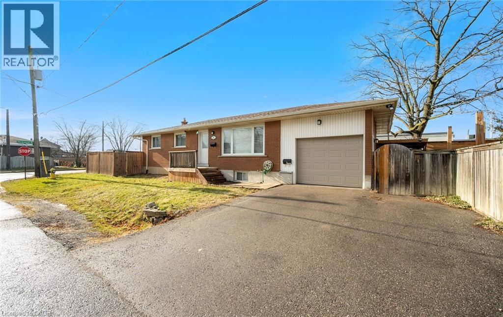 11 Rockwood Avenue, St. Catharines, Ontario  L2P 1E3 - Photo 2 - 40794830