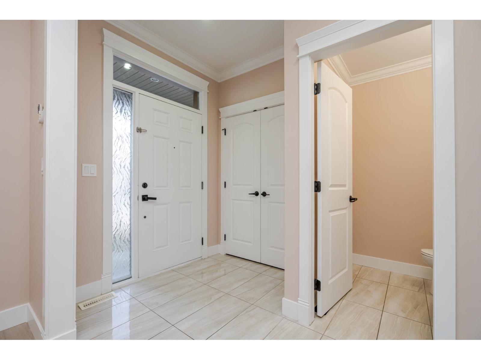 19586 72a Avenue, Surrey, British Columbia  V4N 3E8 - Photo 4 - R3098212