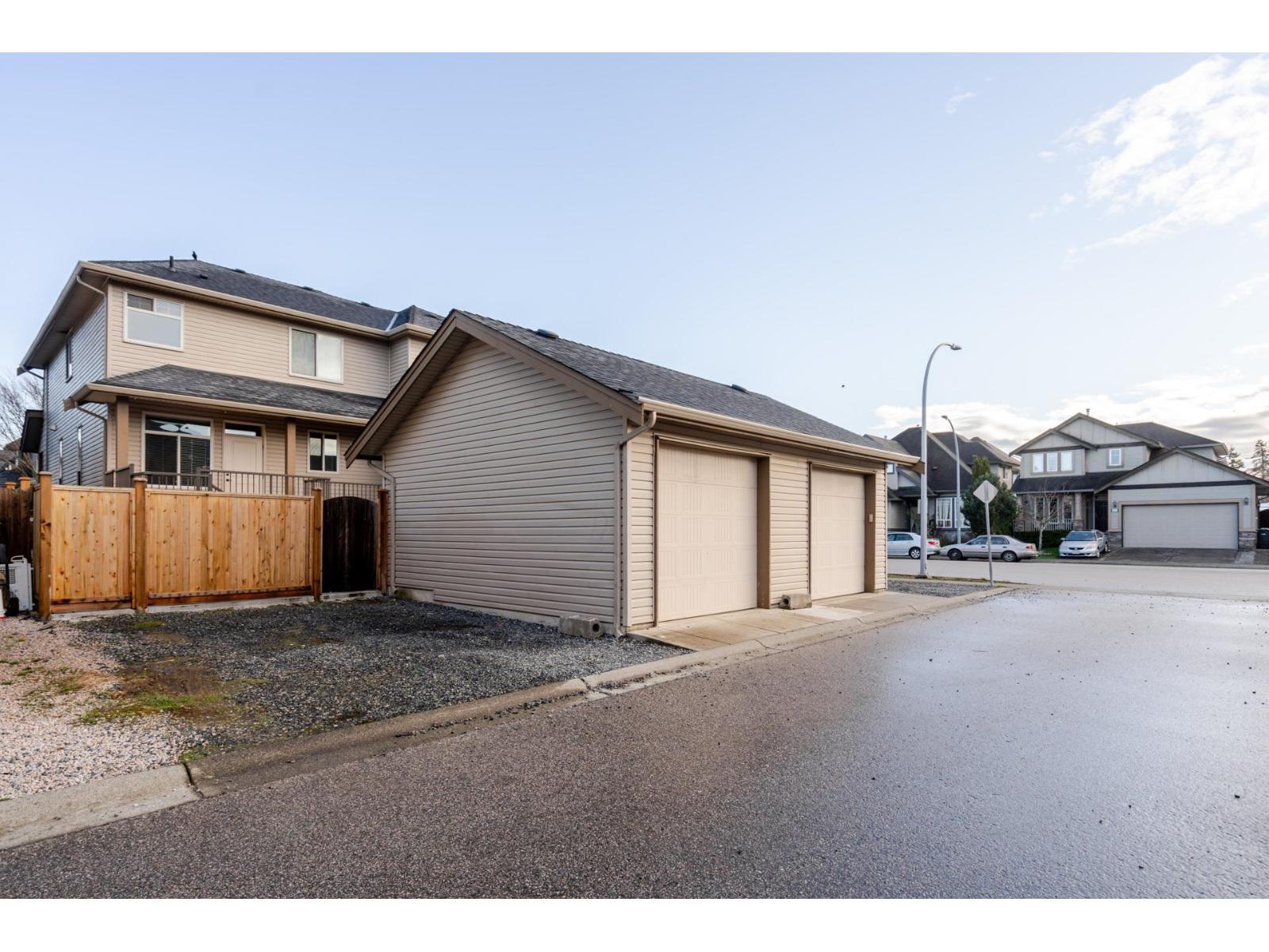 19586 72a Avenue, Surrey, British Columbia  V4N 3E8 - Photo 40 - R3098212