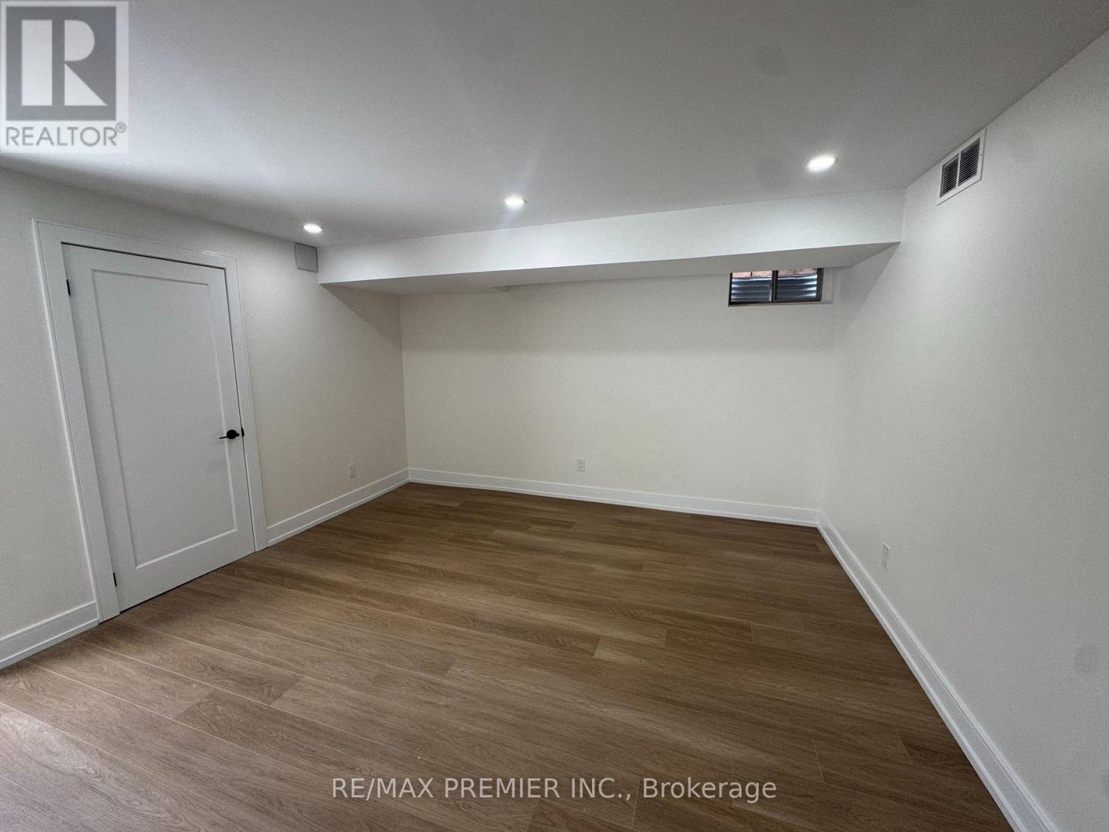 39 Walls Crescent, New Tecumseth (Tottenham), Ontario  L0G 1W0 - Photo 3 - N12868042