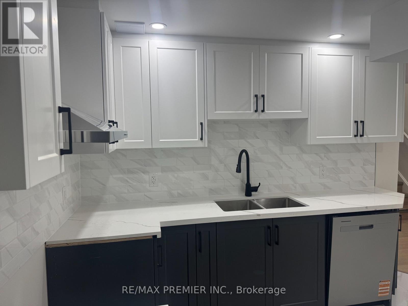 39 Walls Crescent, New Tecumseth (Tottenham), Ontario  L0G 1W0 - Photo 4 - N12868042