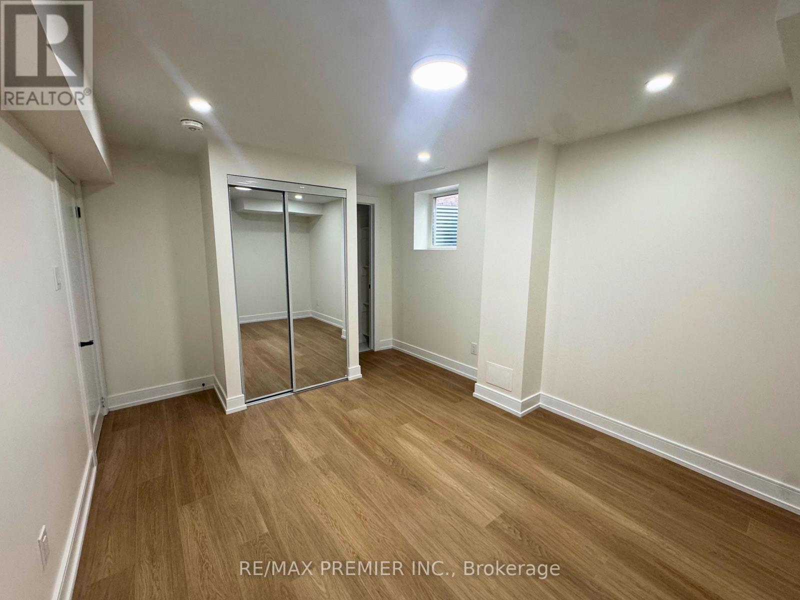 39 Walls Crescent, New Tecumseth (Tottenham), Ontario  L0G 1W0 - Photo 8 - N12868042