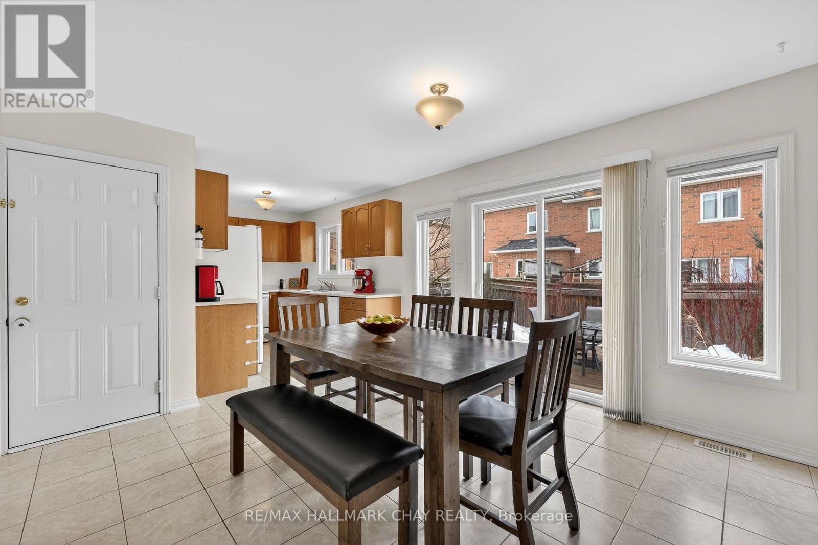 83 Beare Trail, Newmarket, Ontario  L3X 3B3 - Photo 6 - N12868088