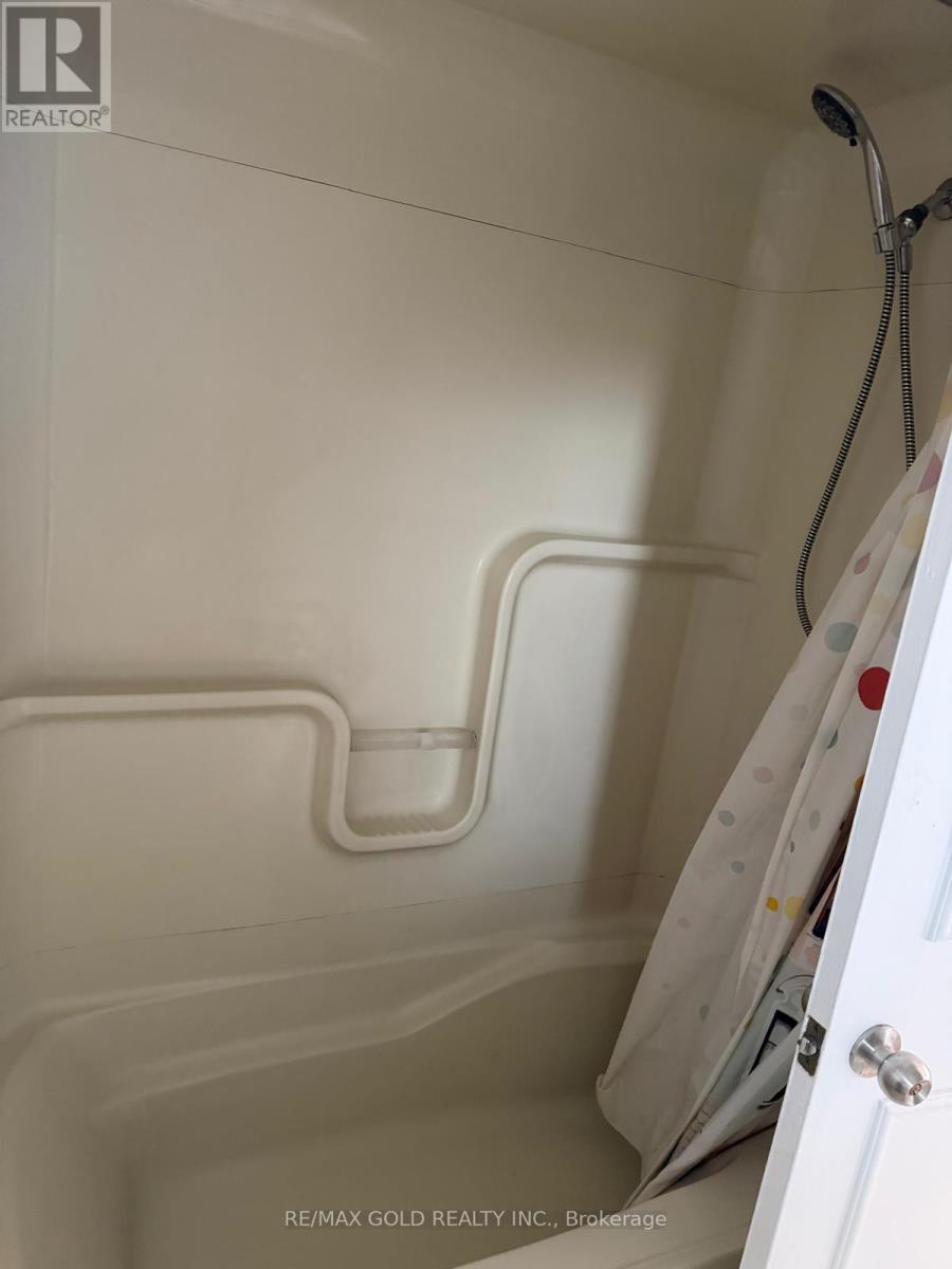 3769 Brandon Gate Drive, Mississauga, Ontario  L4T 3N1 - Photo 12 - W12846636