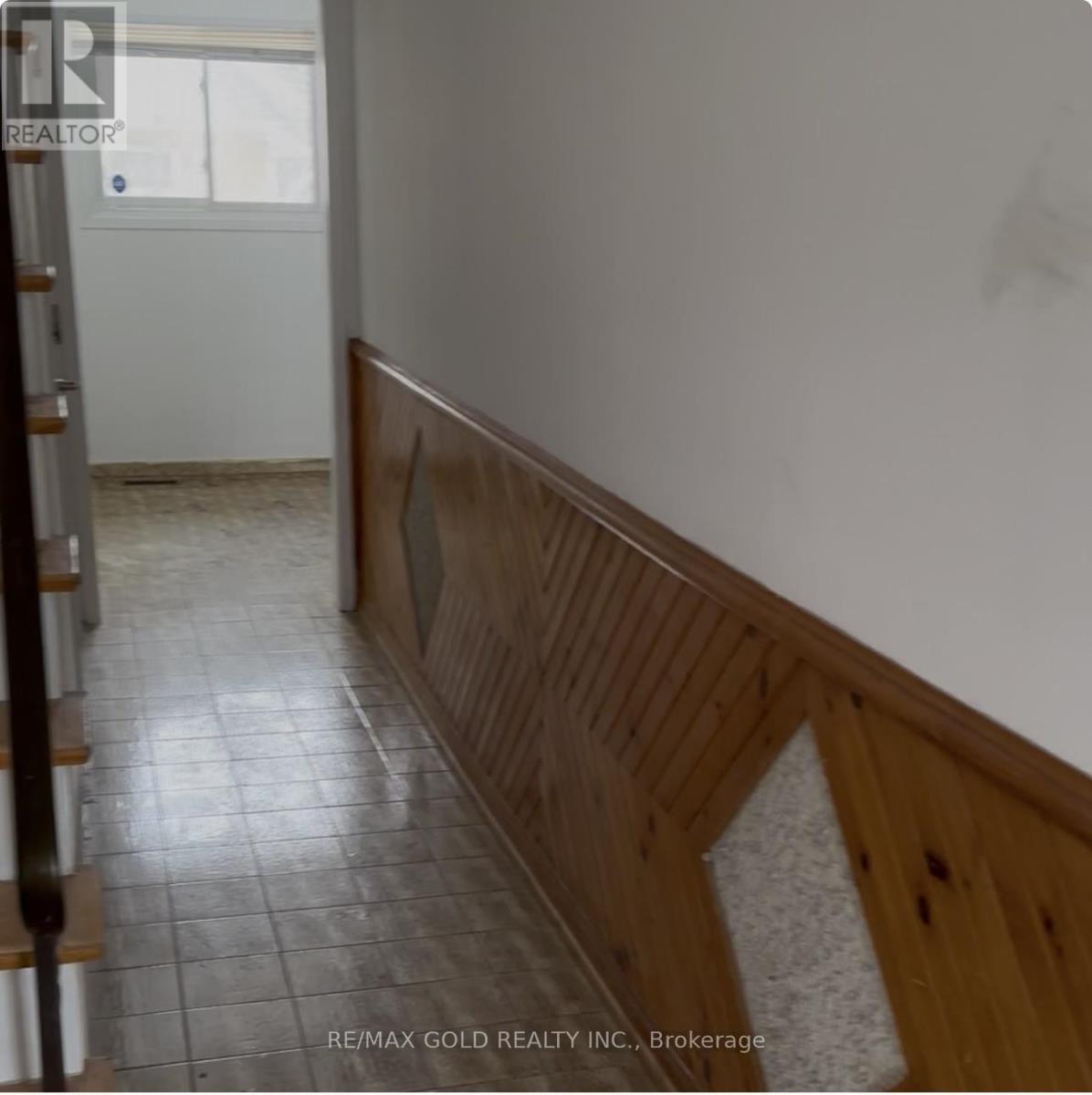 3769 Brandon Gate Drive, Mississauga, Ontario  L4T 3N1 - Photo 3 - W12846636