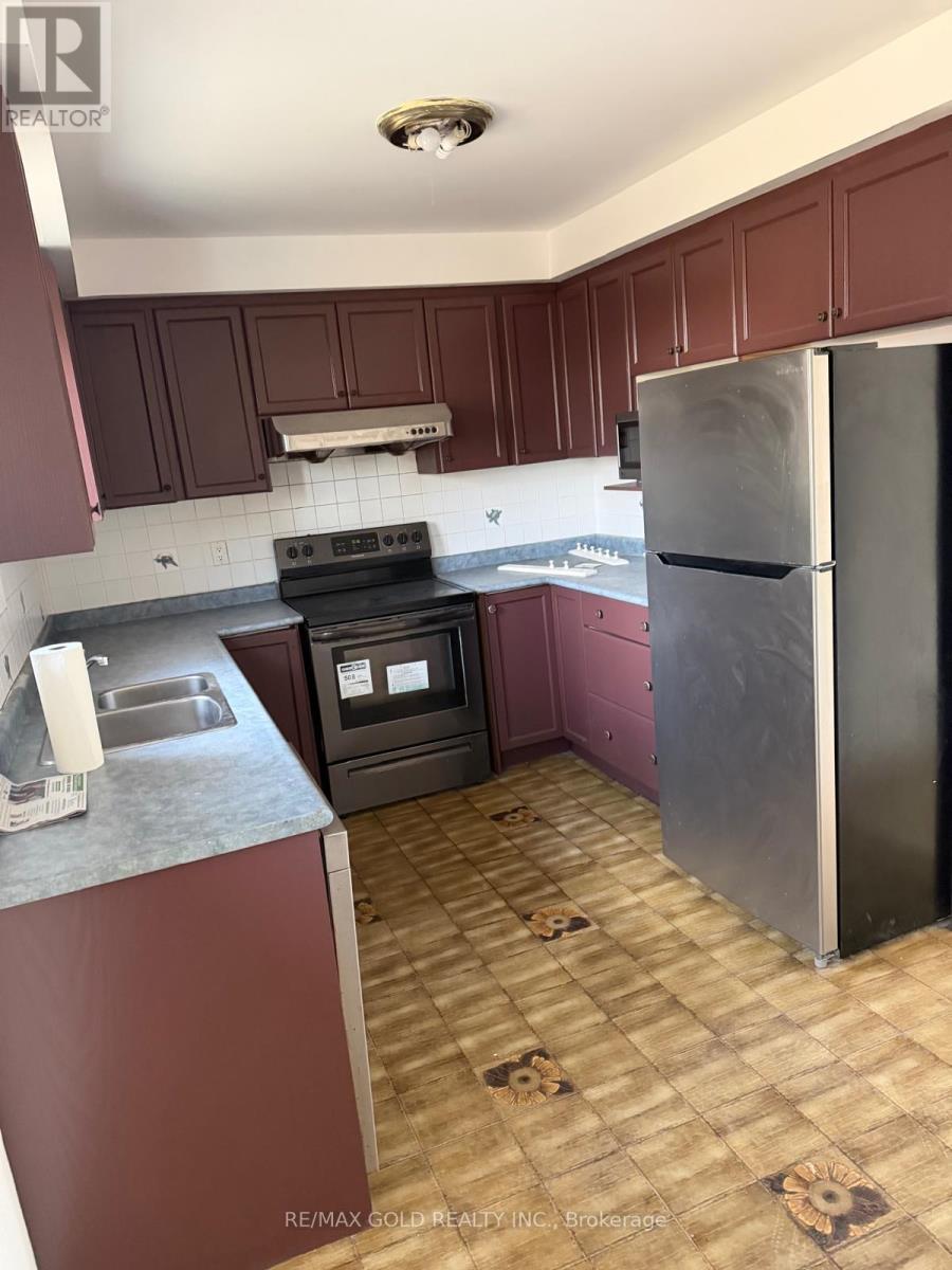 3769 Brandon Gate Drive, Mississauga, Ontario  L4T 3N1 - Photo 4 - W12846636