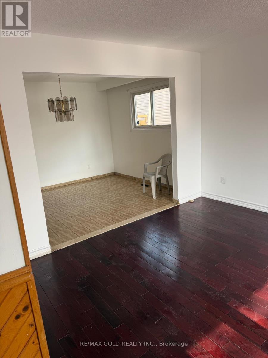 3769 Brandon Gate Drive, Mississauga, Ontario  L4T 3N1 - Photo 6 - W12846636