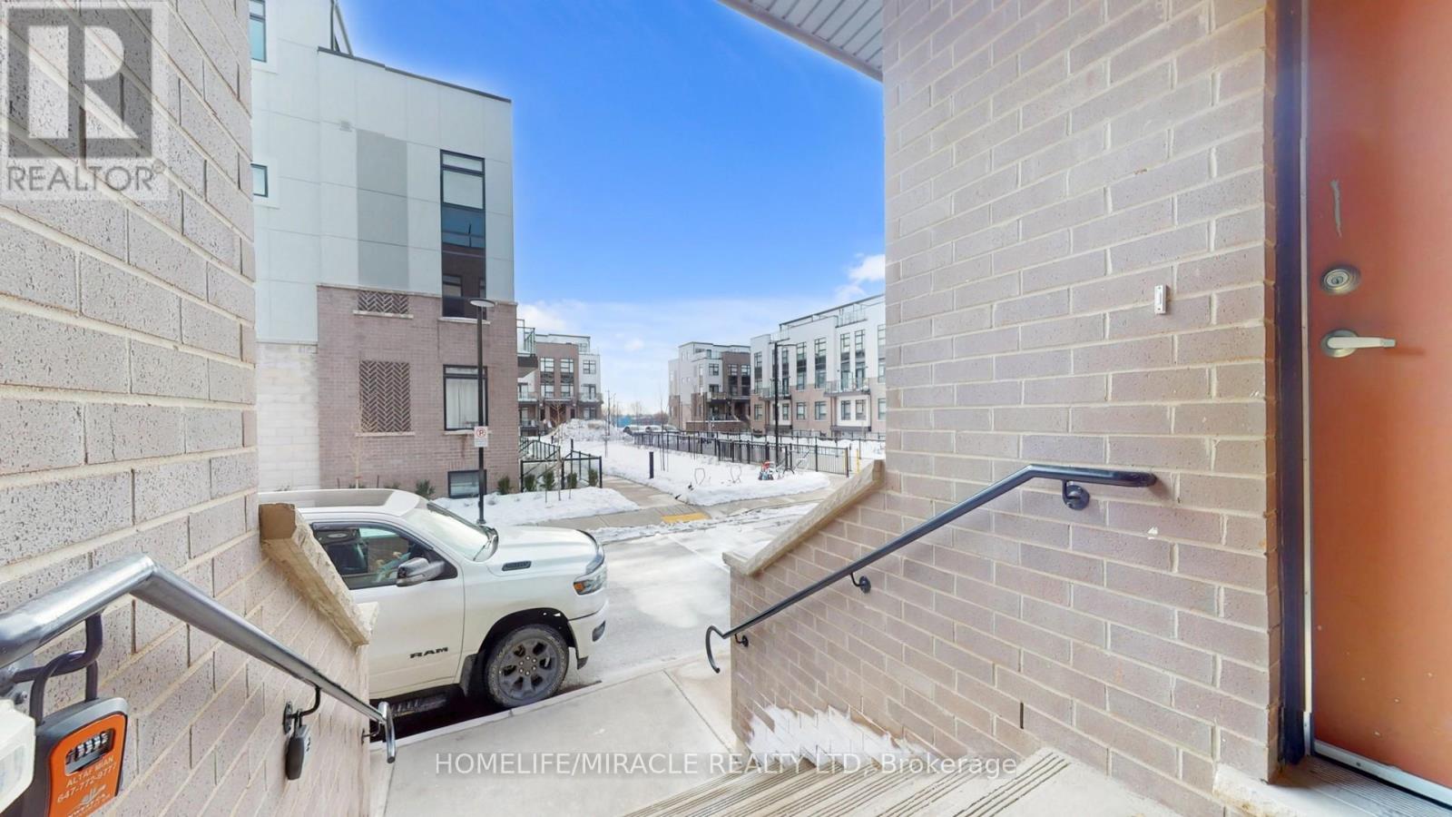 416 - 1577 Rose Way, Milton (Cb Cobban), Ontario  L9E 1N4 - Photo 10 - W12804052