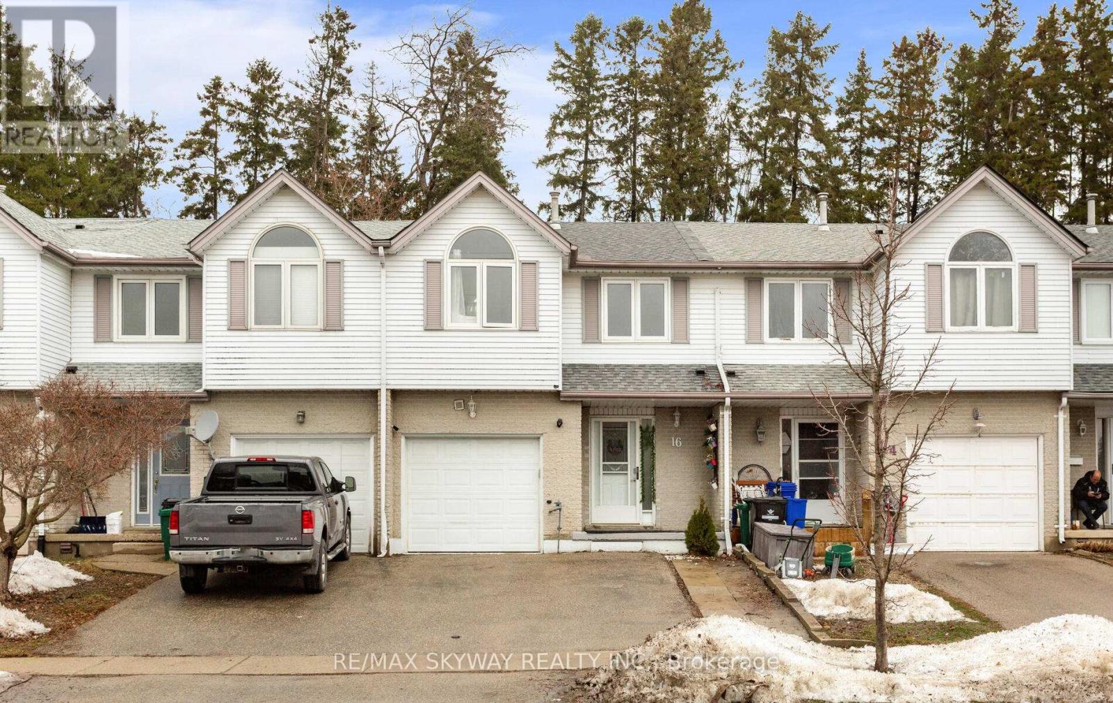 16 BANKSIDE DRIVE, Kitchener, Ontario