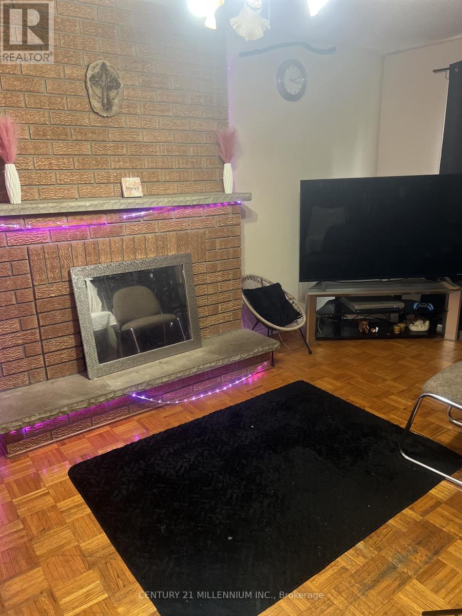 175 Vodden Street W, Brampton (Brampton West), Ontario  L6X 2W8 - Photo 3 - W12868130