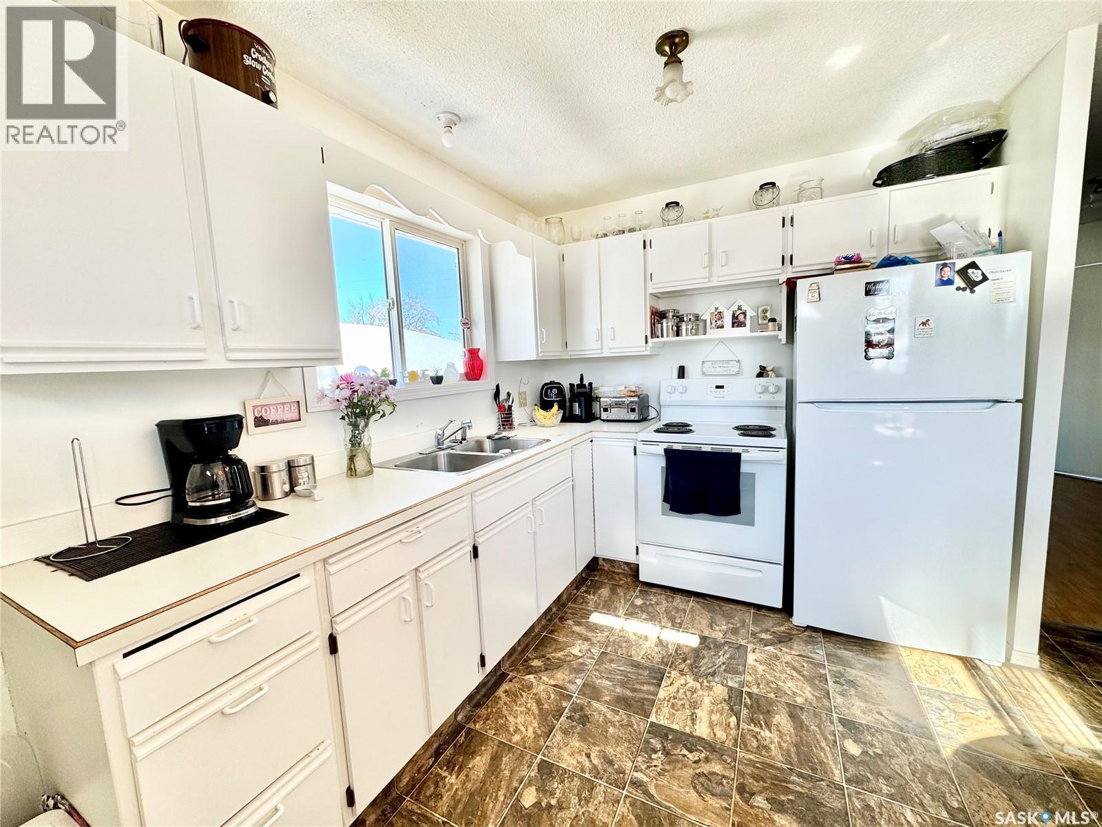 1001 12th Street W, Prince Albert, Saskatchewan  S6V 3C9 - Photo 2 - SK030125