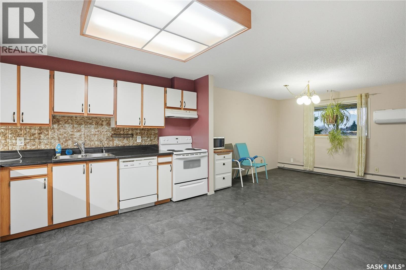 304 706 Confederation Drive, Saskatoon, Saskatchewan  S7L 5R7 - Photo 4 - SK030074