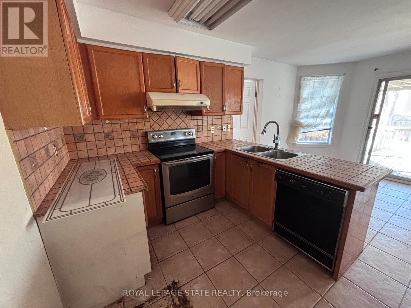 15 Strada Boulevard, St. Catharines, Ontario  L2S 3L6 - Photo 9 - X12868134