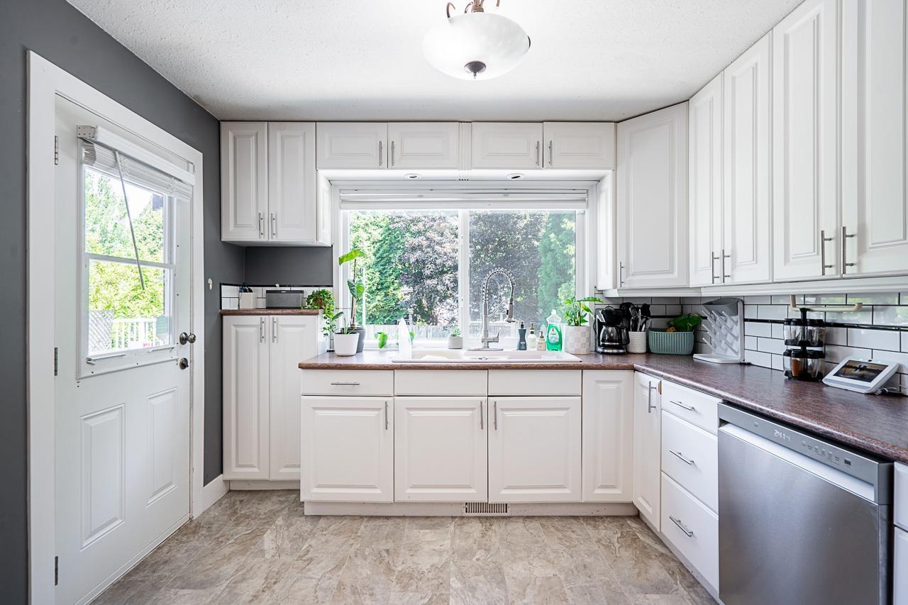 17223 61b Avenue, Surrey, British Columbia  V3S 5M7 - Photo 4 - R3097737