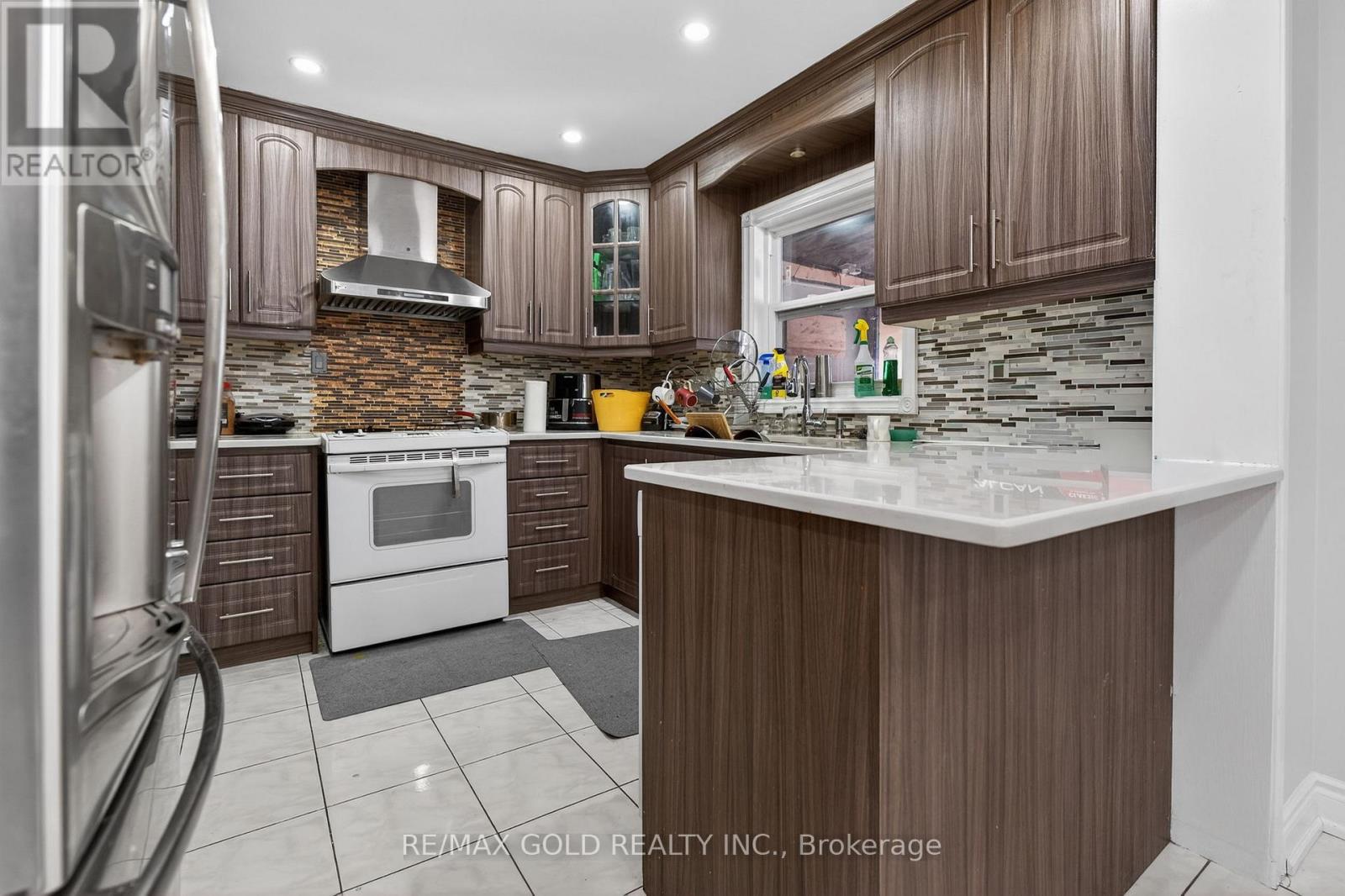 35 Kirk Drive, Brampton, Ontario  L6X 4E6 - Photo 11 - W12783704