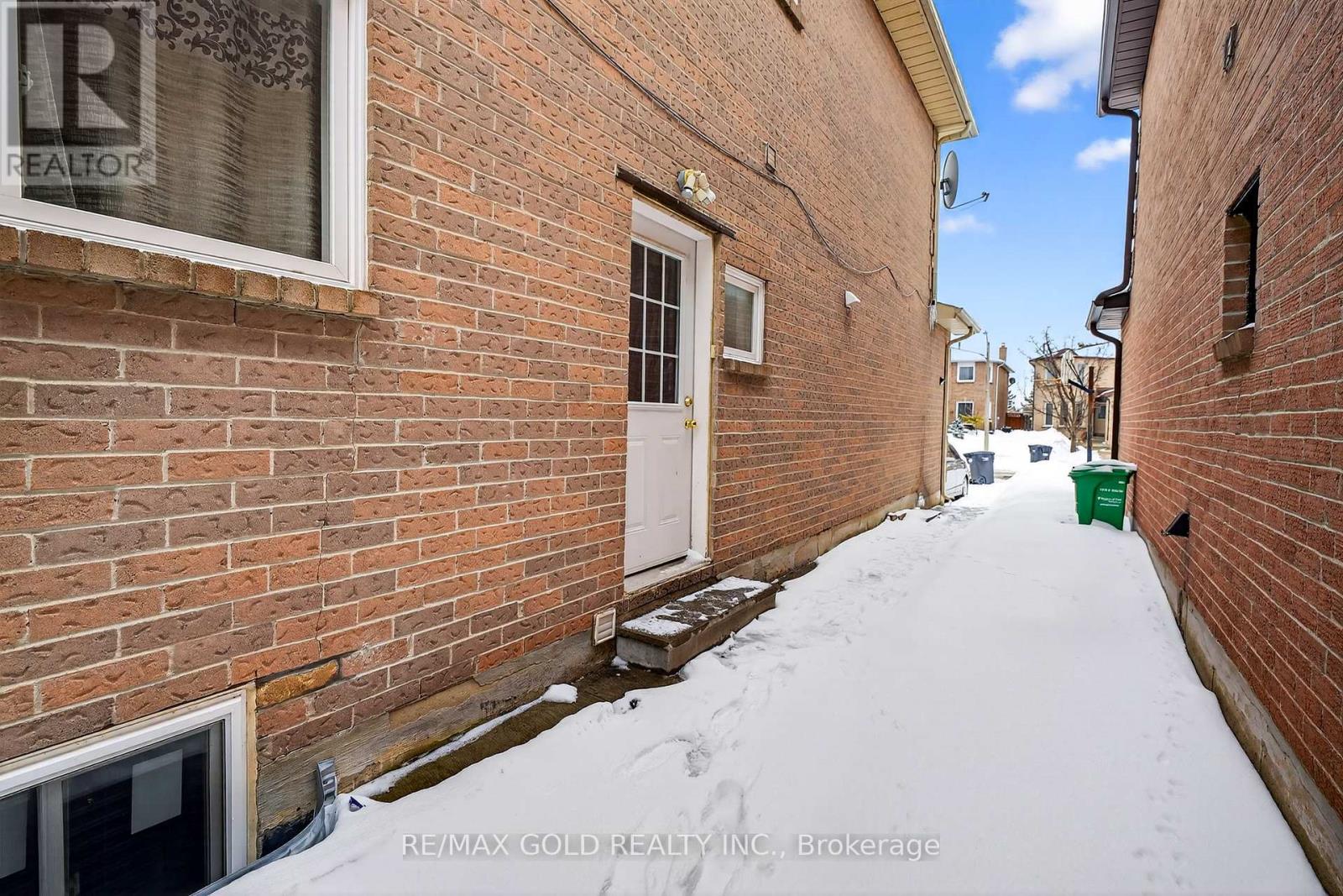 35 Kirk Drive, Brampton, Ontario  L6X 4E6 - Photo 24 - W12783704