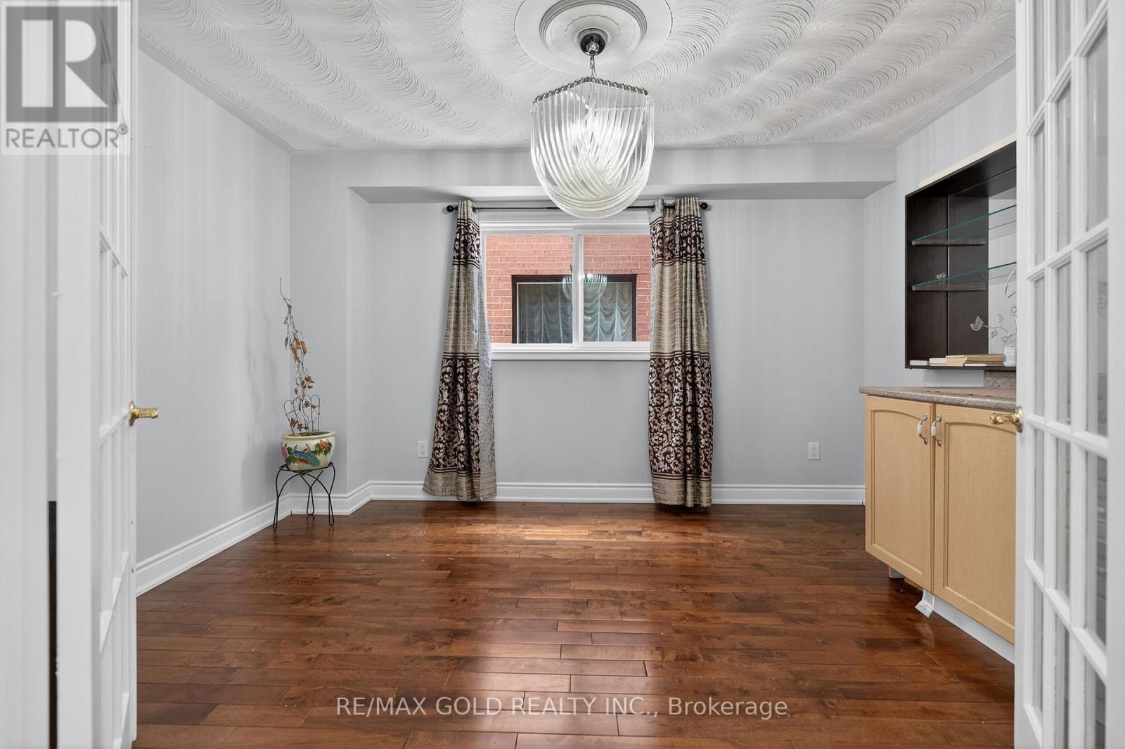 35 Kirk Drive, Brampton, Ontario  L6X 4E6 - Photo 7 - W12783704