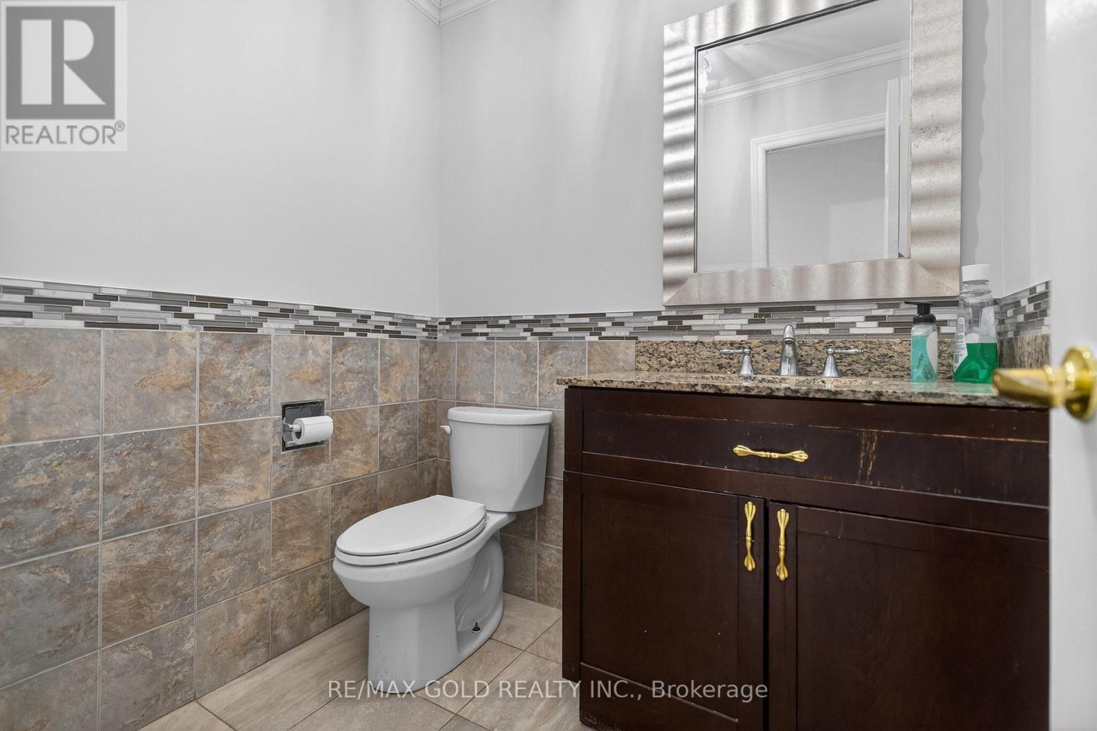 35 Kirk Drive, Brampton, Ontario  L6X 4E6 - Photo 5 - W12783704