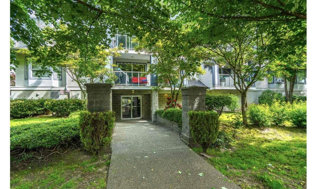 210 20177 54a Avenue, Langley, British Columbia  V3A 3W6 - Photo 1 - R3098320