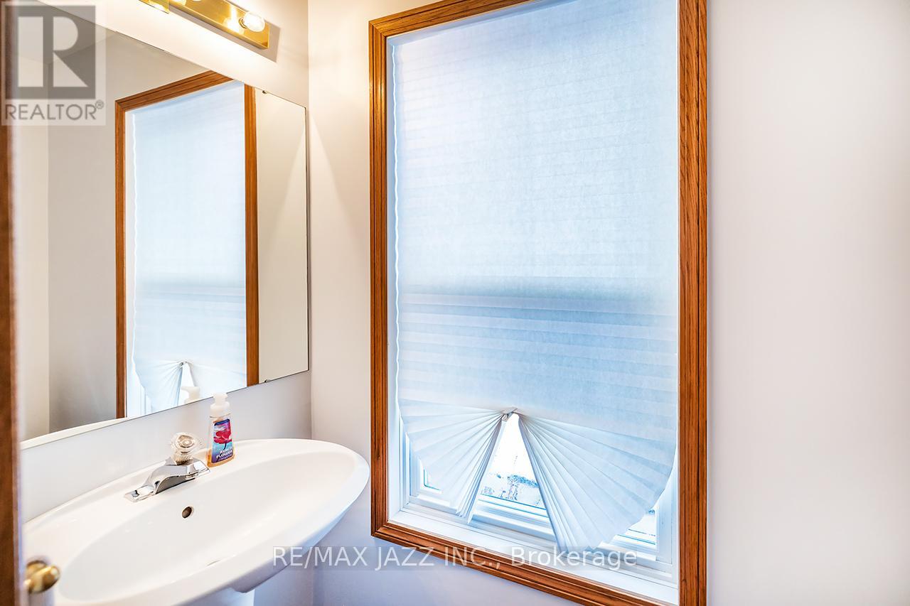 81 Burgby Avenue, Brampton (Northwood Park), Ontario  L6X 3E2 - Photo 24 - W12868248