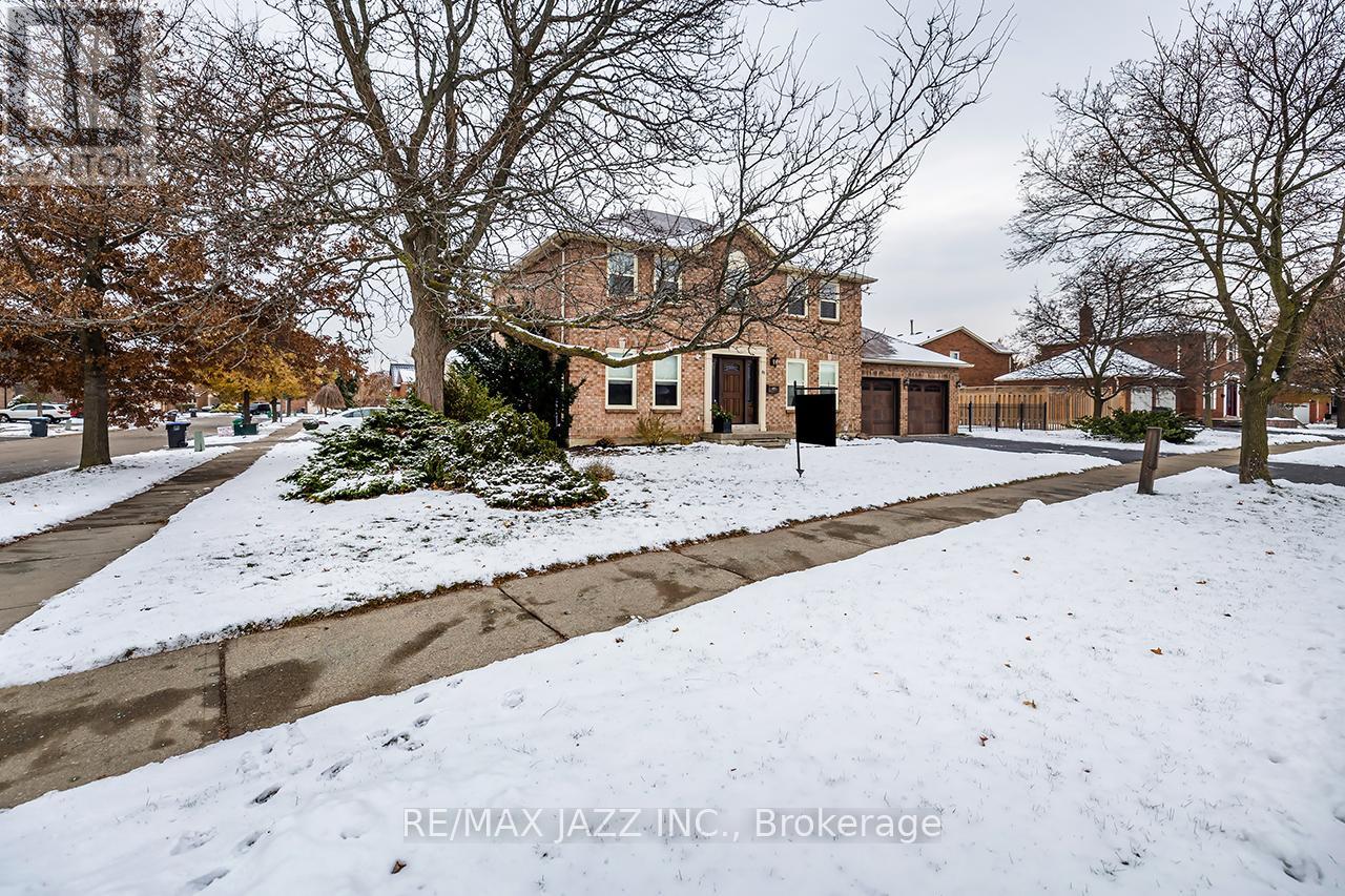 81 Burgby Avenue, Brampton (Northwood Park), Ontario  L6X 3E2 - Photo 5 - W12868248