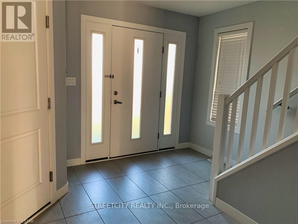 1998 Foxridge Crescent, London North, Ontario  N6G 0L8 - Photo 4 - X12868196