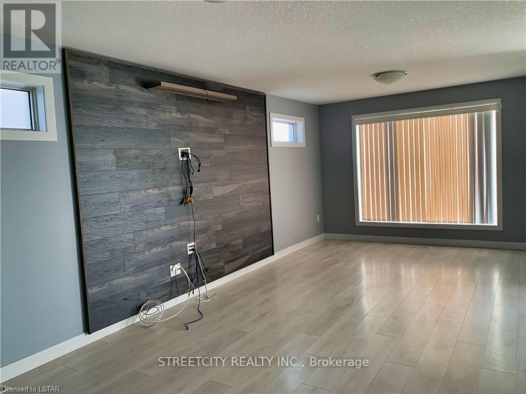 1998 Foxridge Crescent, London North, Ontario  N6G 0L8 - Photo 5 - X12868196