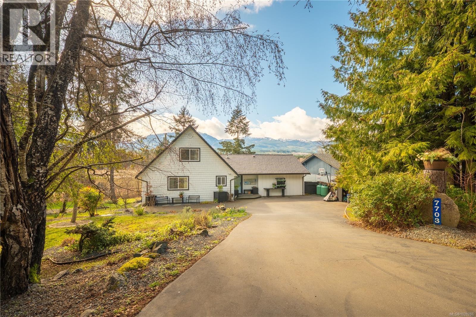 7703 Tozer Rd, Fanny Bay, British Columbia  V0R 1W0 - Photo 1 - 1028286