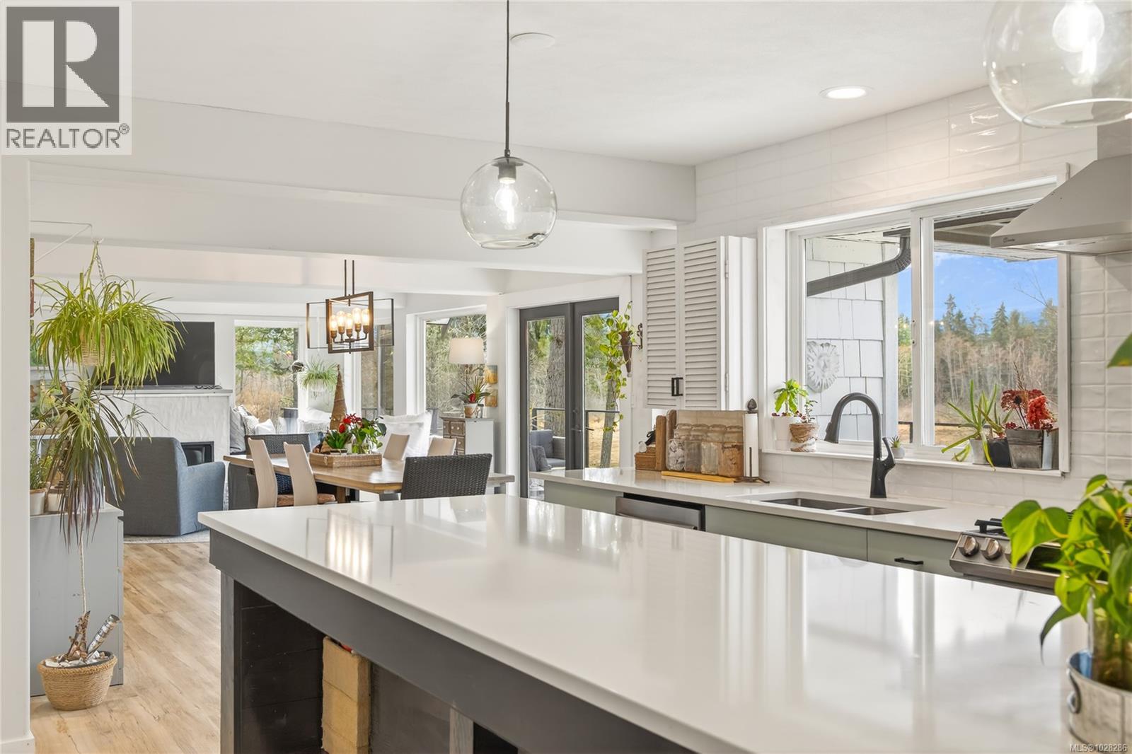 7703 Tozer Rd, Fanny Bay, British Columbia  V0R 1W0 - Photo 11 - 1028286