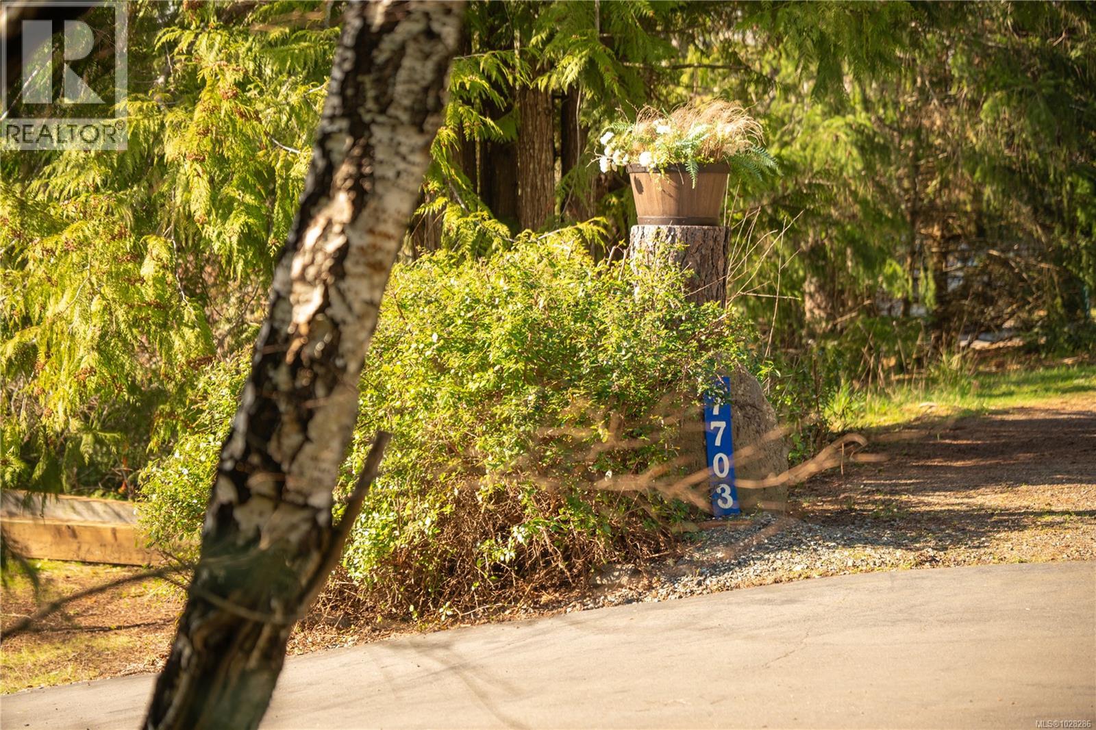 7703 Tozer Rd, Fanny Bay, British Columbia  V0R 1W0 - Photo 40 - 1028286