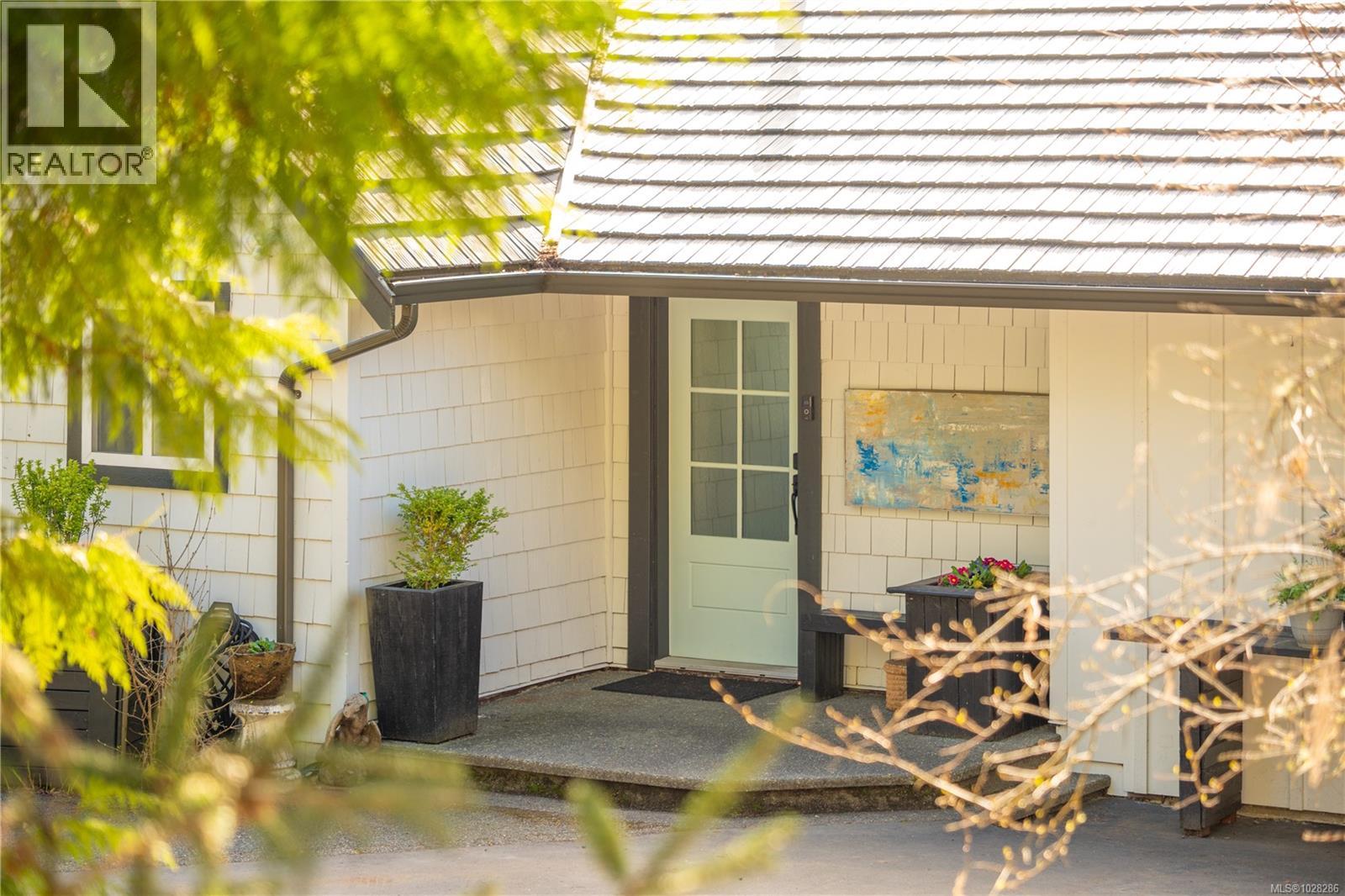 7703 Tozer Rd, Fanny Bay, British Columbia  V0R 1W0 - Photo 3 - 1028286