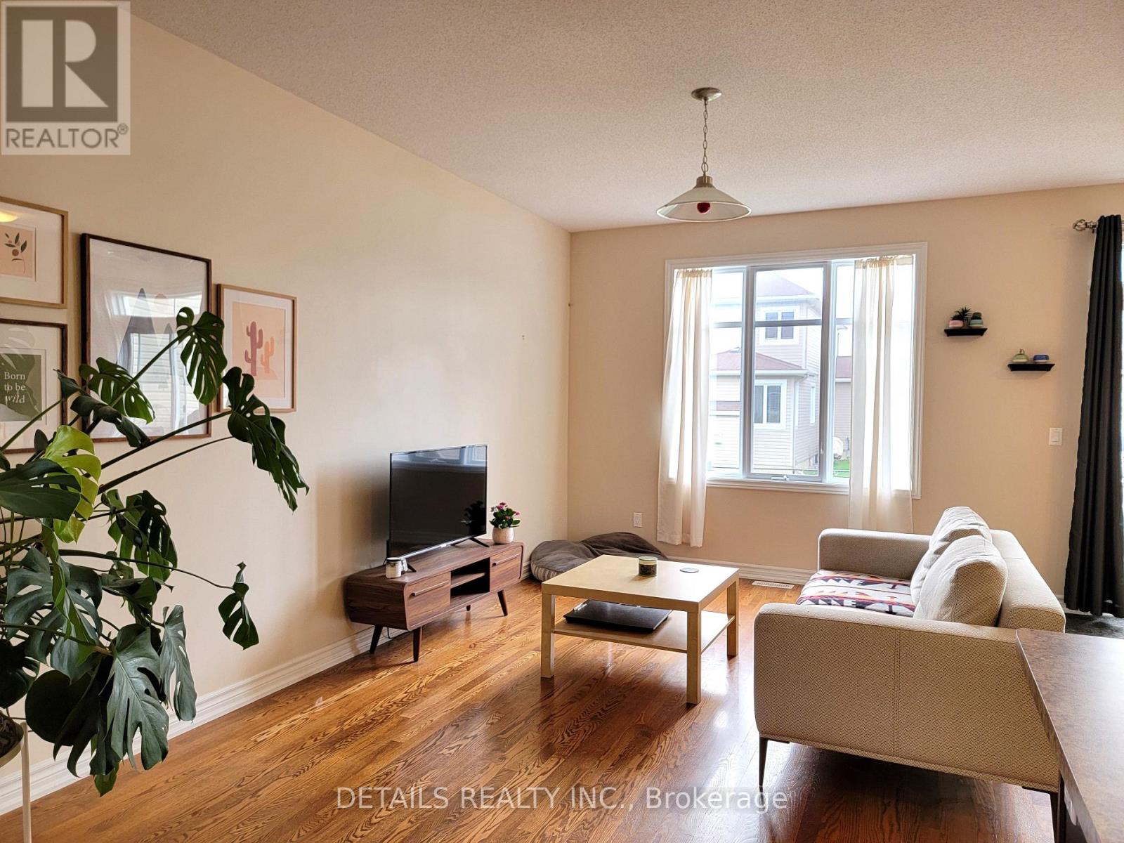 302 Glenbrae Avenue, Ottawa, Ontario  K2W 0B9 - Photo 4 - X12868232