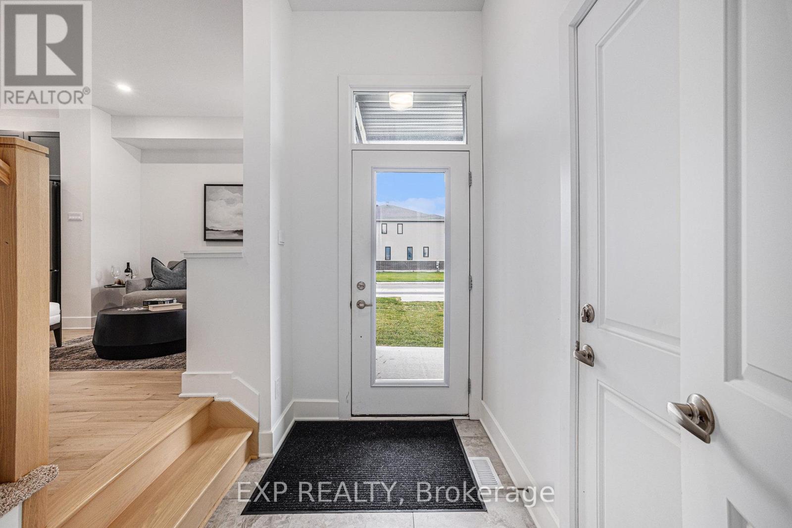 1186 Cope Drive, Ottawa, Ontario  K2S 3C4 - Photo 2 - X12868266