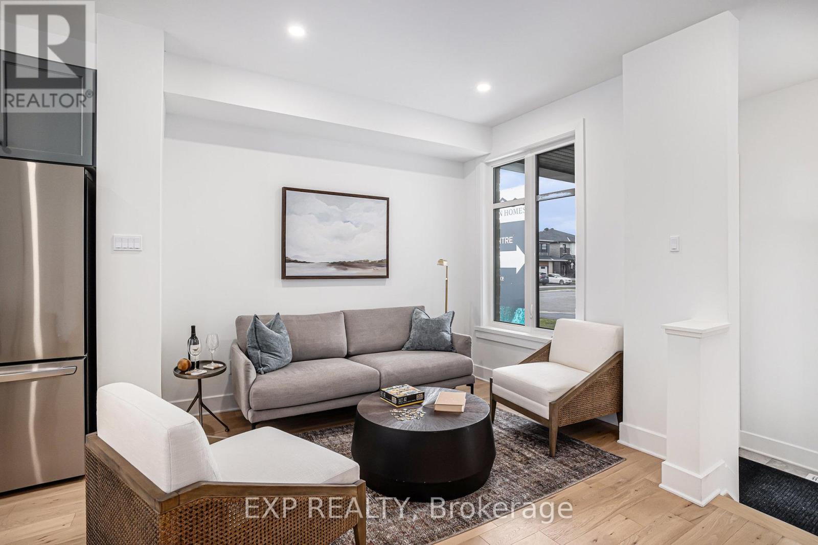 1186 Cope Drive, Ottawa, Ontario  K2S 3C4 - Photo 3 - X12868266