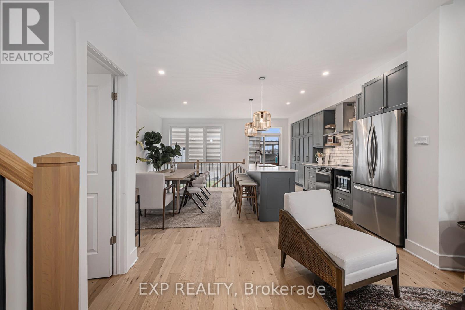 1186 Cope Drive, Ottawa, Ontario  K2S 3C4 - Photo 4 - X12868266