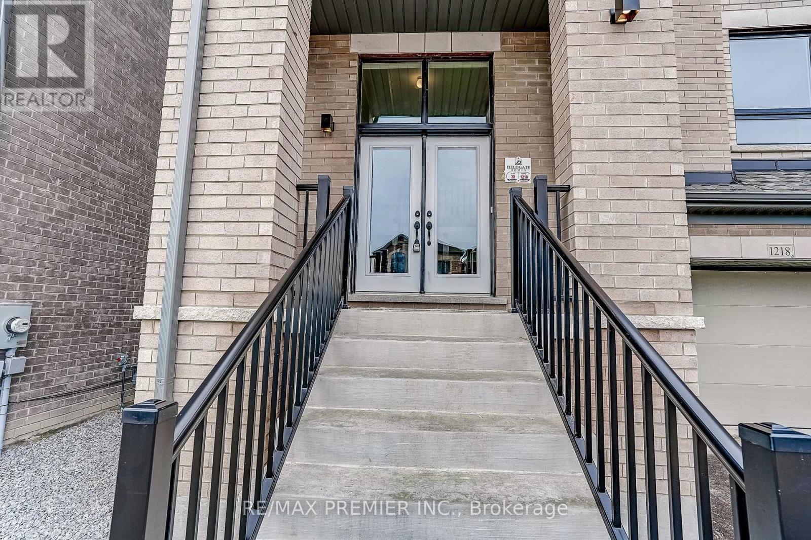 1218 Talisman Manor, Pickering, Ontario  L1X 0R9 - Photo 5 - E12857712