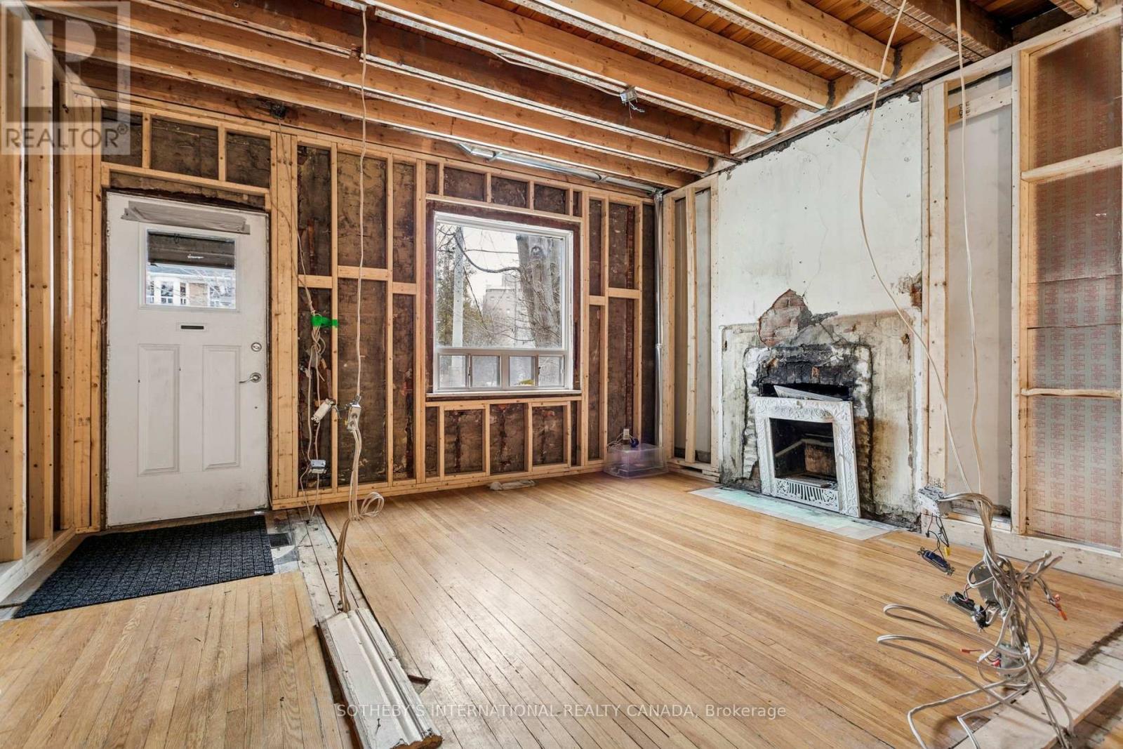 34 Indian Road, Toronto, Ontario  M6R 2T9 - Photo 3 - W12865900