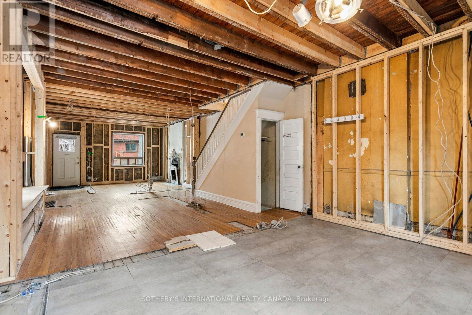 34 Indian Road, Toronto, Ontario  M6R 2T9 - Photo 8 - W12865900