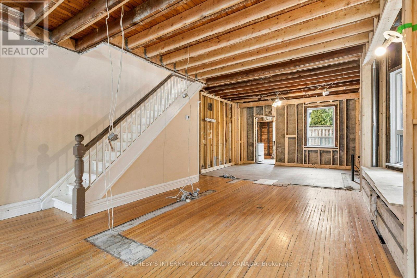 34 Indian Road, Toronto, Ontario  M6R 2T9 - Photo 5 - W12865900