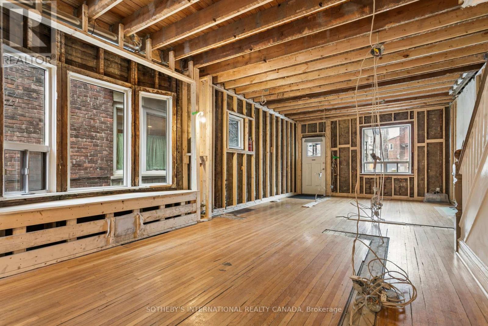 34 Indian Road, Toronto, Ontario  M6R 2T9 - Photo 6 - W12865900