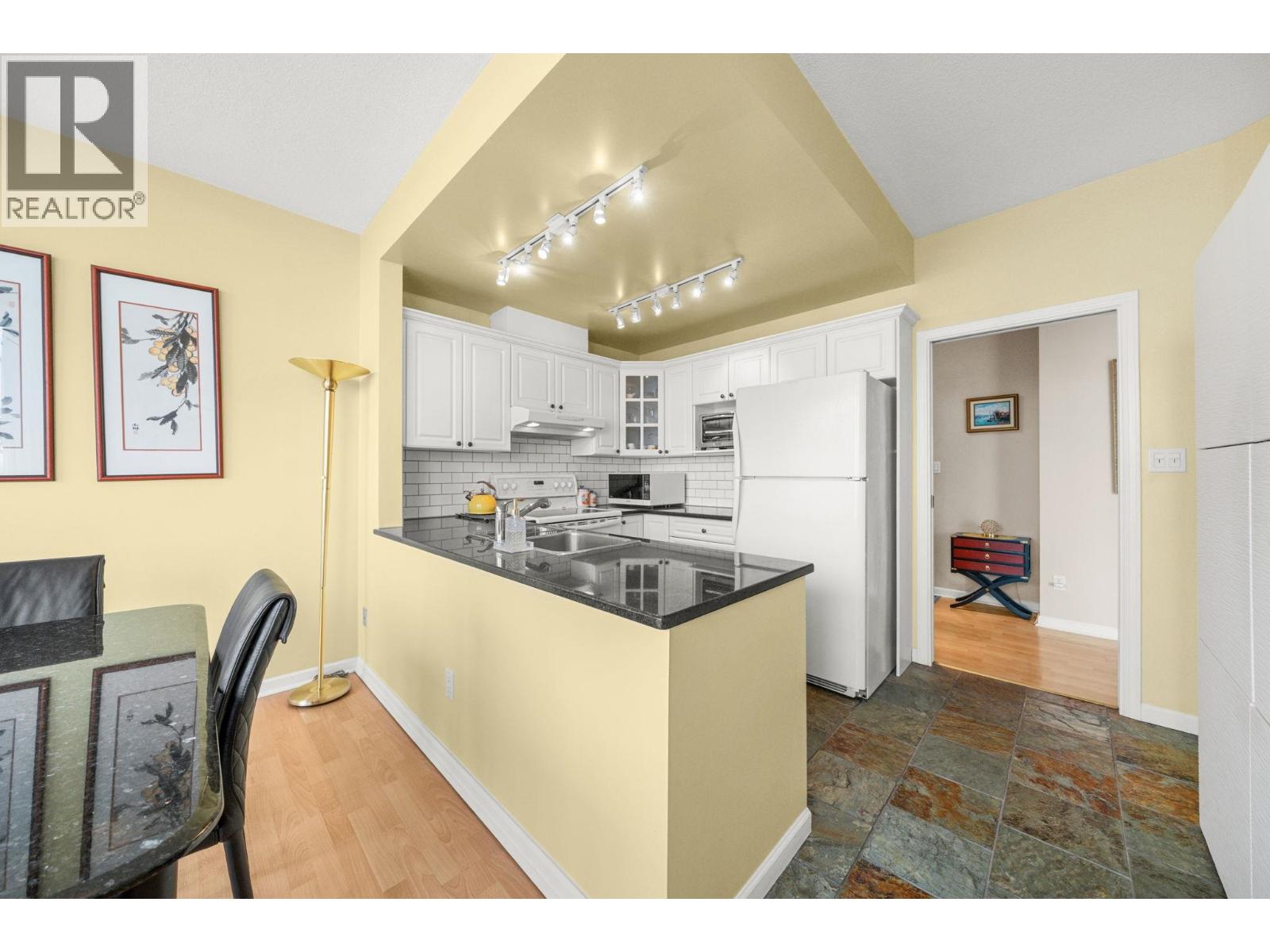 2403 6838 Station Hill Drive, Burnaby, British Columbia  V3N 5A4 - Photo 2 - R3098248