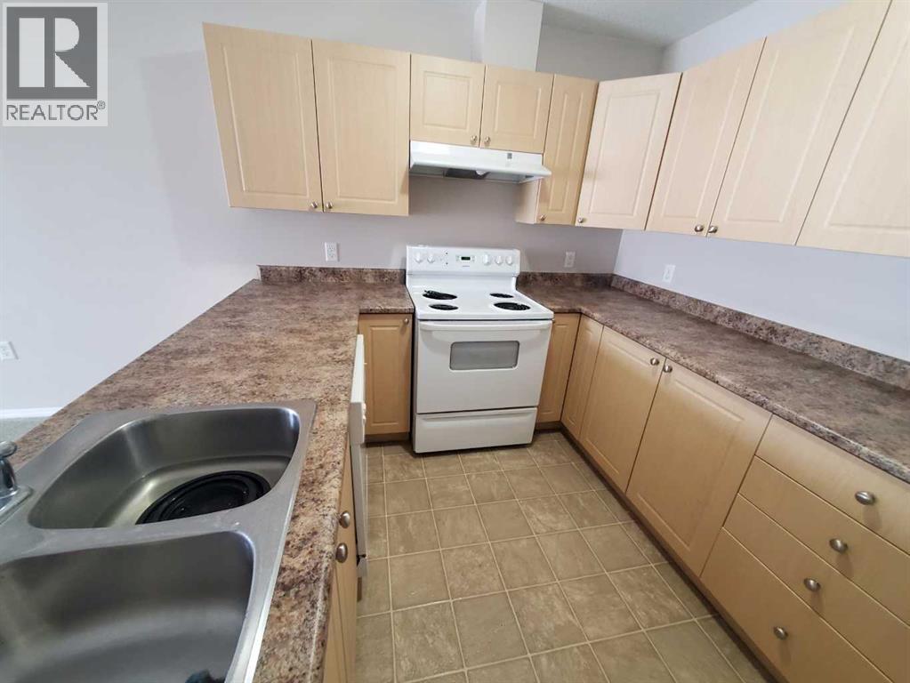 411, 1615 41 Street, Edson, Alberta  T7E 0A7 - Photo 2 - A2292334