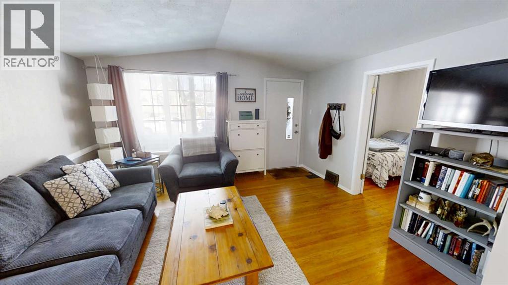 1504 6 Avenue S, Lethbridge, Alberta  T1J 1B1 - Photo 3 - A2292131