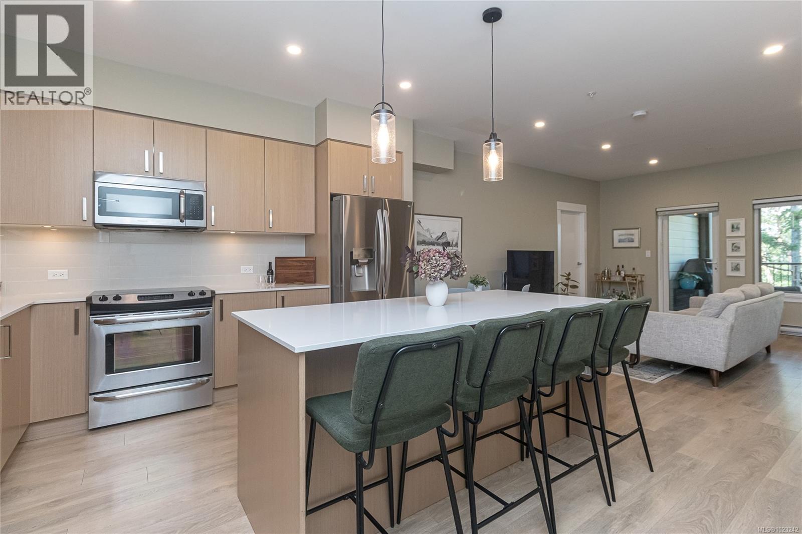 303 290 Wilfert Rd, View Royal, British Columbia  V9C 0H6 - Photo 2 - 1023242