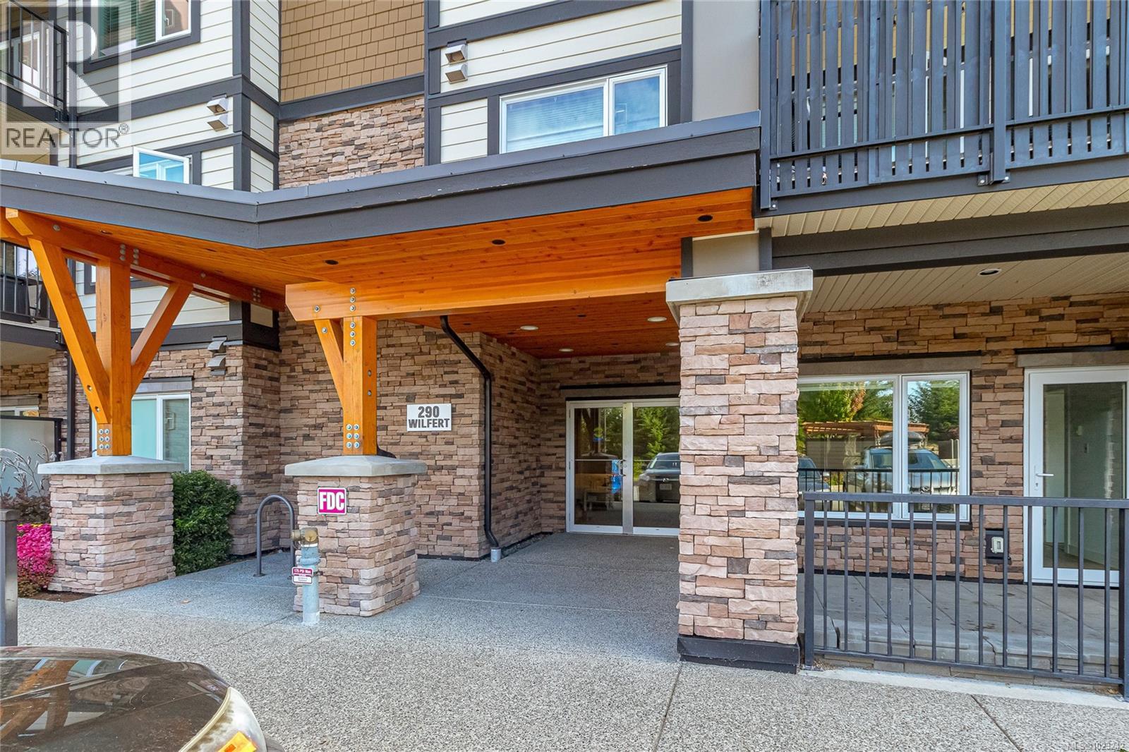 303 290 Wilfert Rd, View Royal, British Columbia  V9C 0H6 - Photo 3 - 1023242