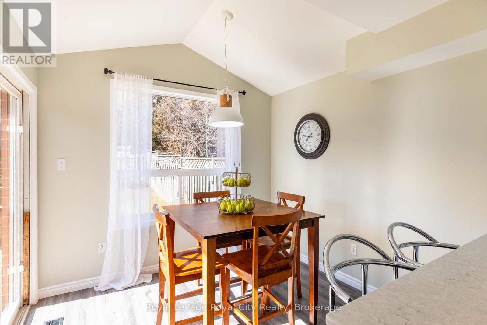 22 Law Drive, Guelph (Grange Road), Ontario  N1E 7G5 - Photo 12 - X12868222