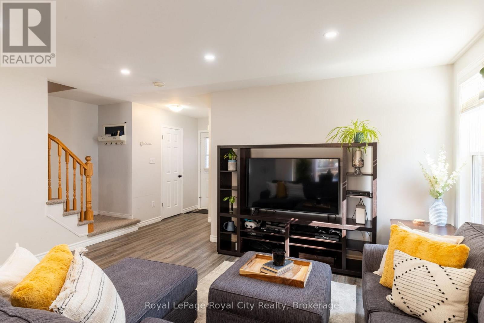 22 Law Drive, Guelph (Grange Road), Ontario  N1E 7G5 - Photo 3 - X12868222