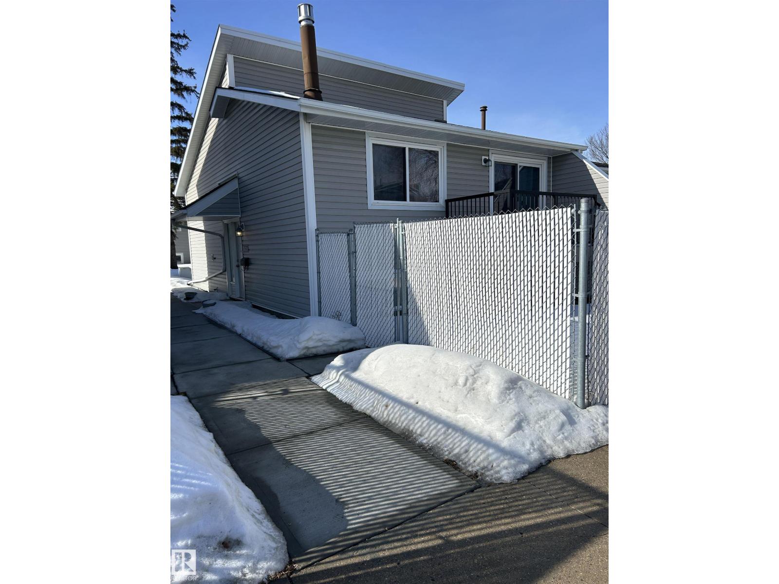 10426 27 Av Nw, Edmonton, Alberta  T6J 4J5 - Photo 2 - E4476760